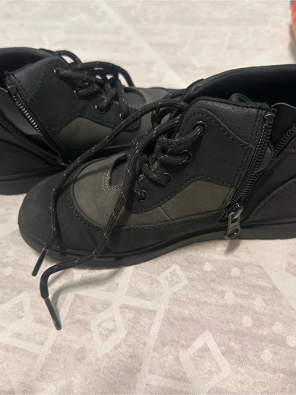 Cat & Jack Kids Black/grey Ankle Boots Size